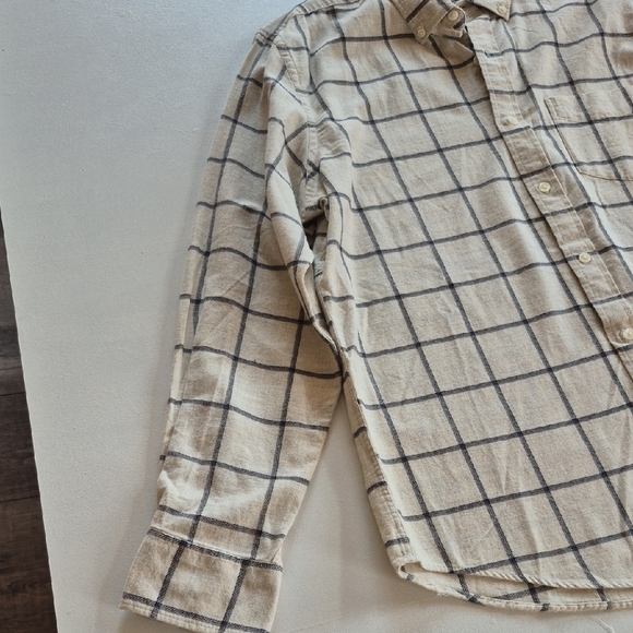 Mens Old Navy Cream and Black Casual Button Down Shirt - Picture 2 of 6